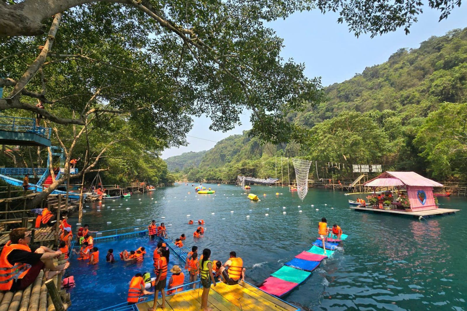 Liên hệ đặt vé sớm mùa cao điểm 