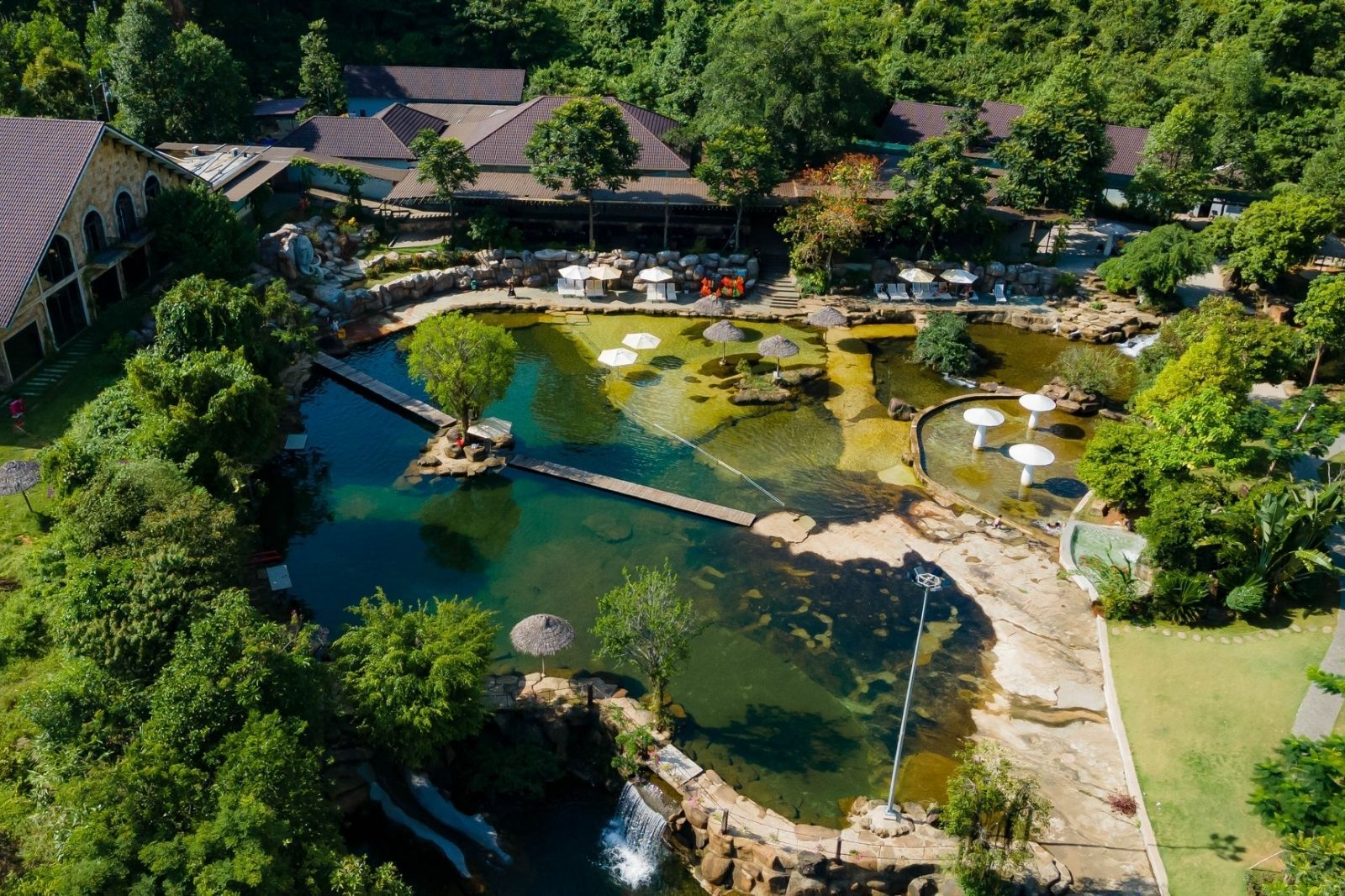 Liên hệ đặt vé sớm nếu đi vào mùa cao điểm 