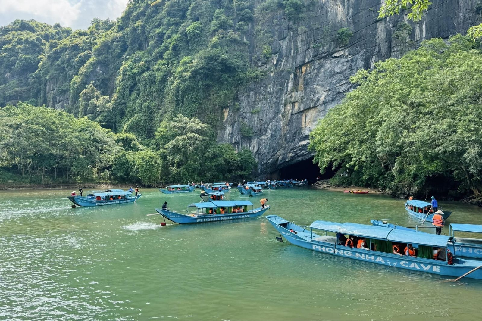 Lối vào cửa động Phong Nha 