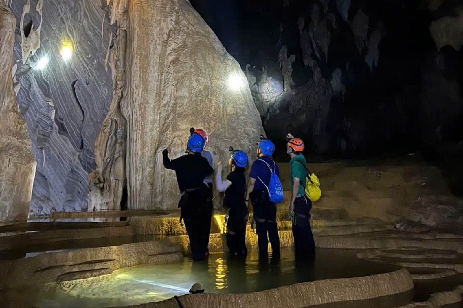 Lựa chọn các đơn vị tổ chức uy tín 