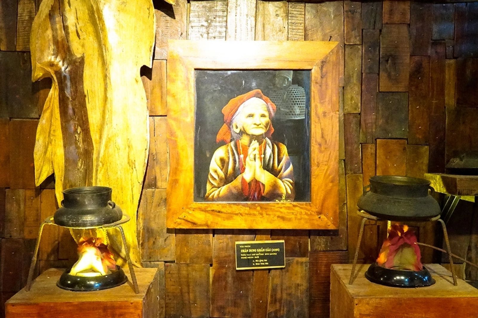 Lưu giữ văn hóa thêu tay ở bảo tàng XQ 