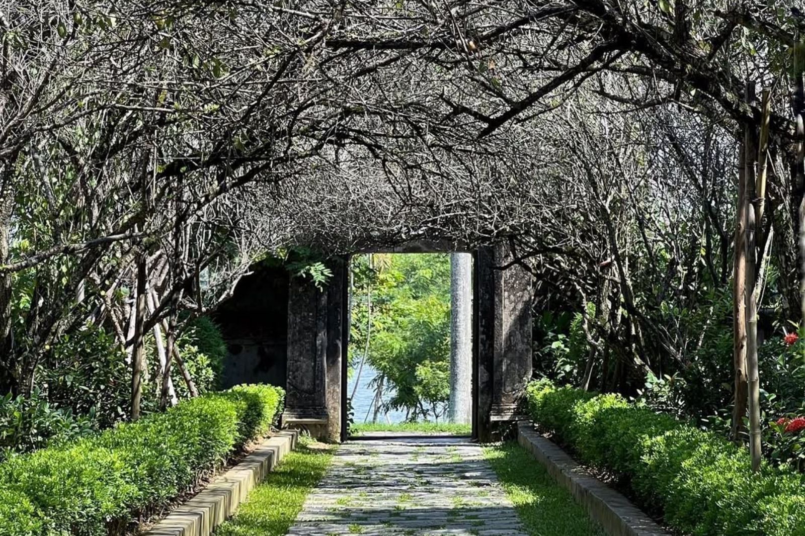 Lưu ý một số điều khi tham quan nhà vườn Huế 