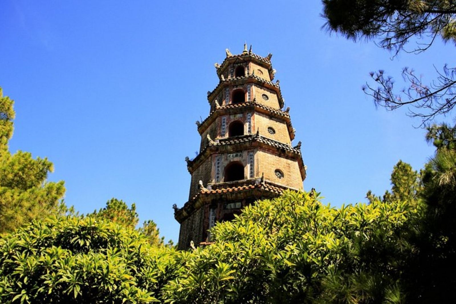 Lưu ý về trang phục khi tham quan chùa 