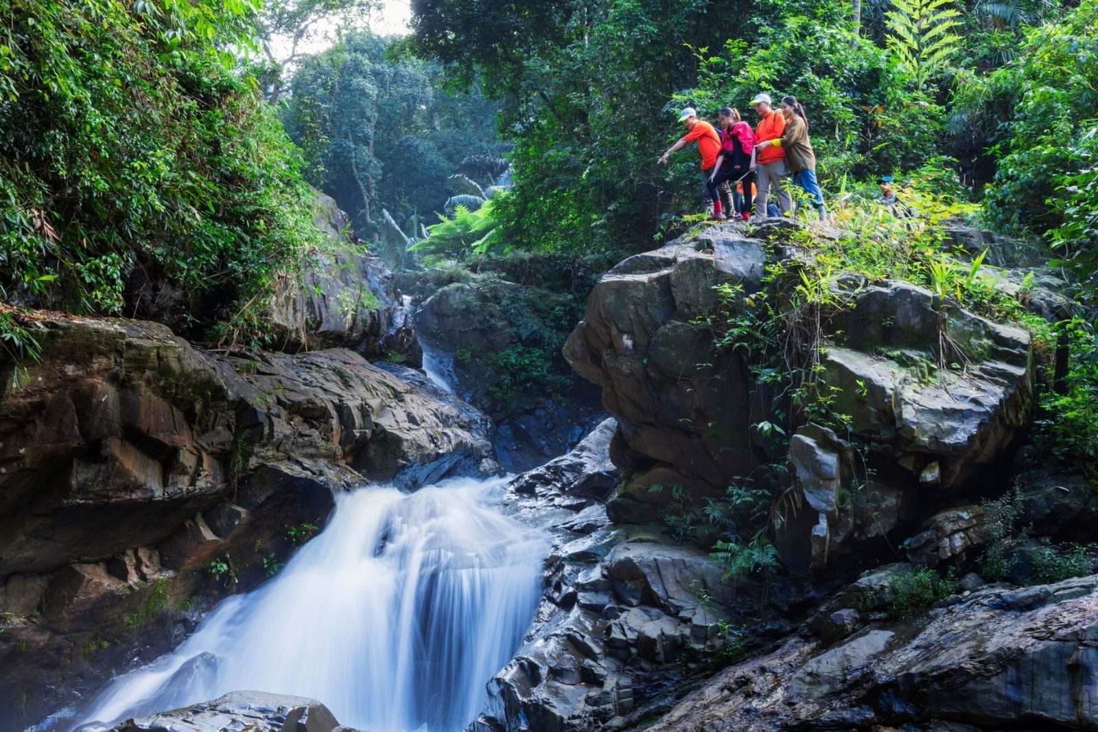 Mặc đồ phù hợp để trekking 