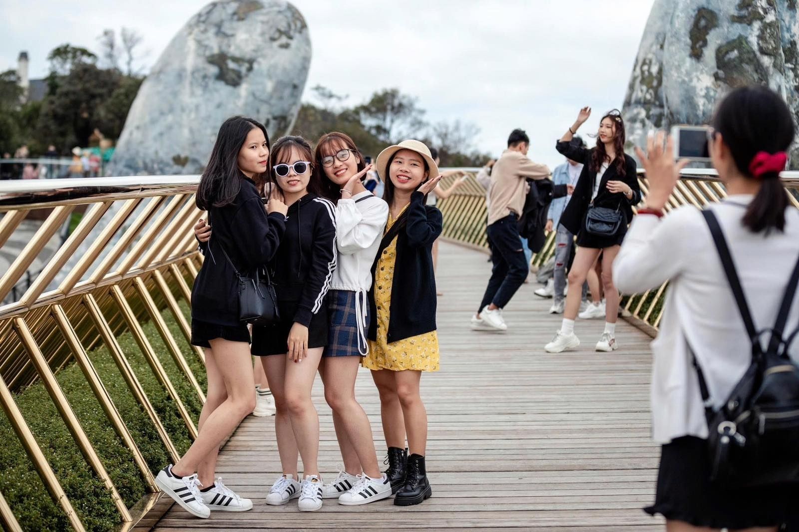 Mang theo áo khoác mỏng khi du lịch Bà Nà