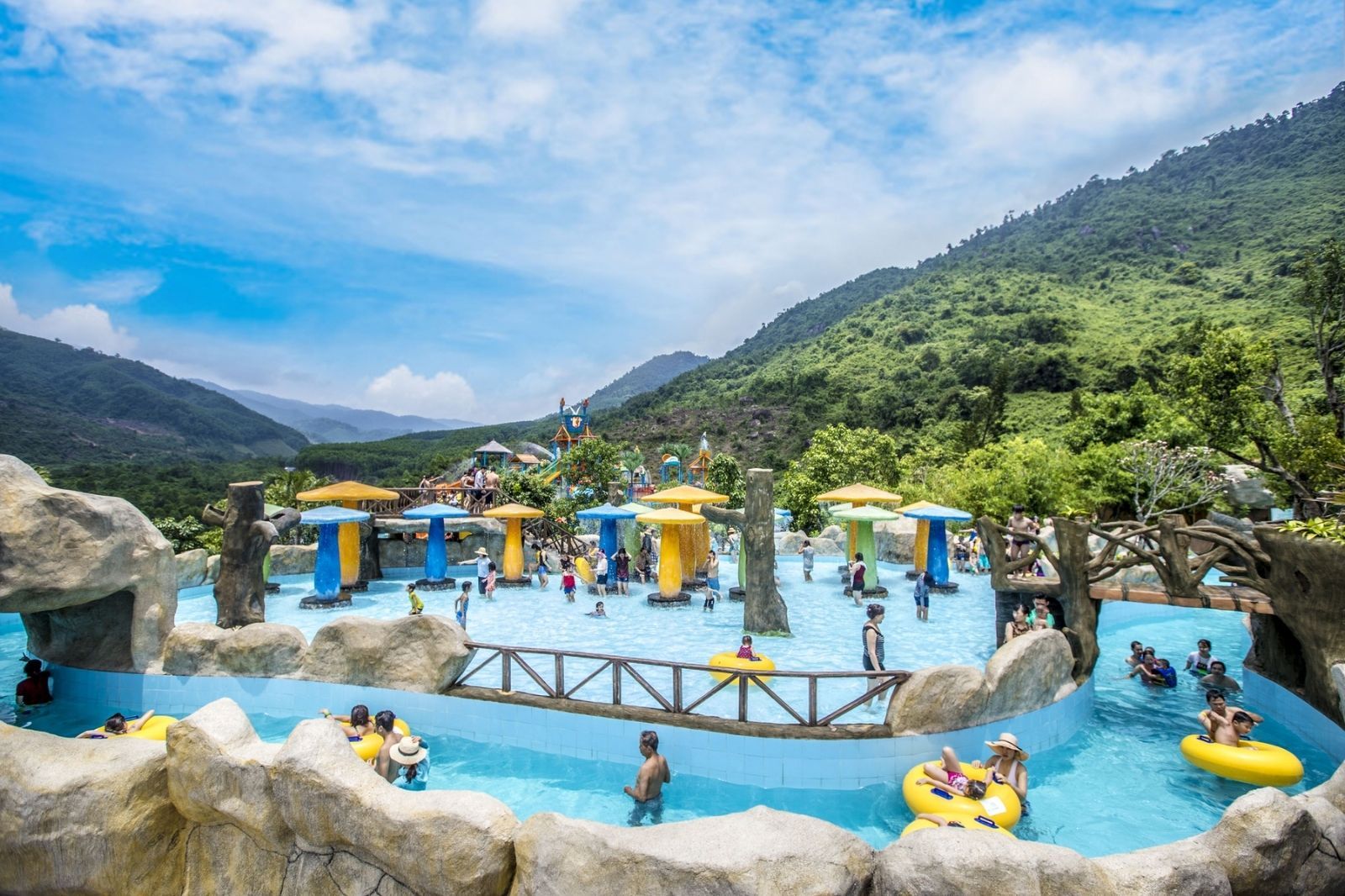 Mang theo đồ bơi cho các hoạt động dưới nước  