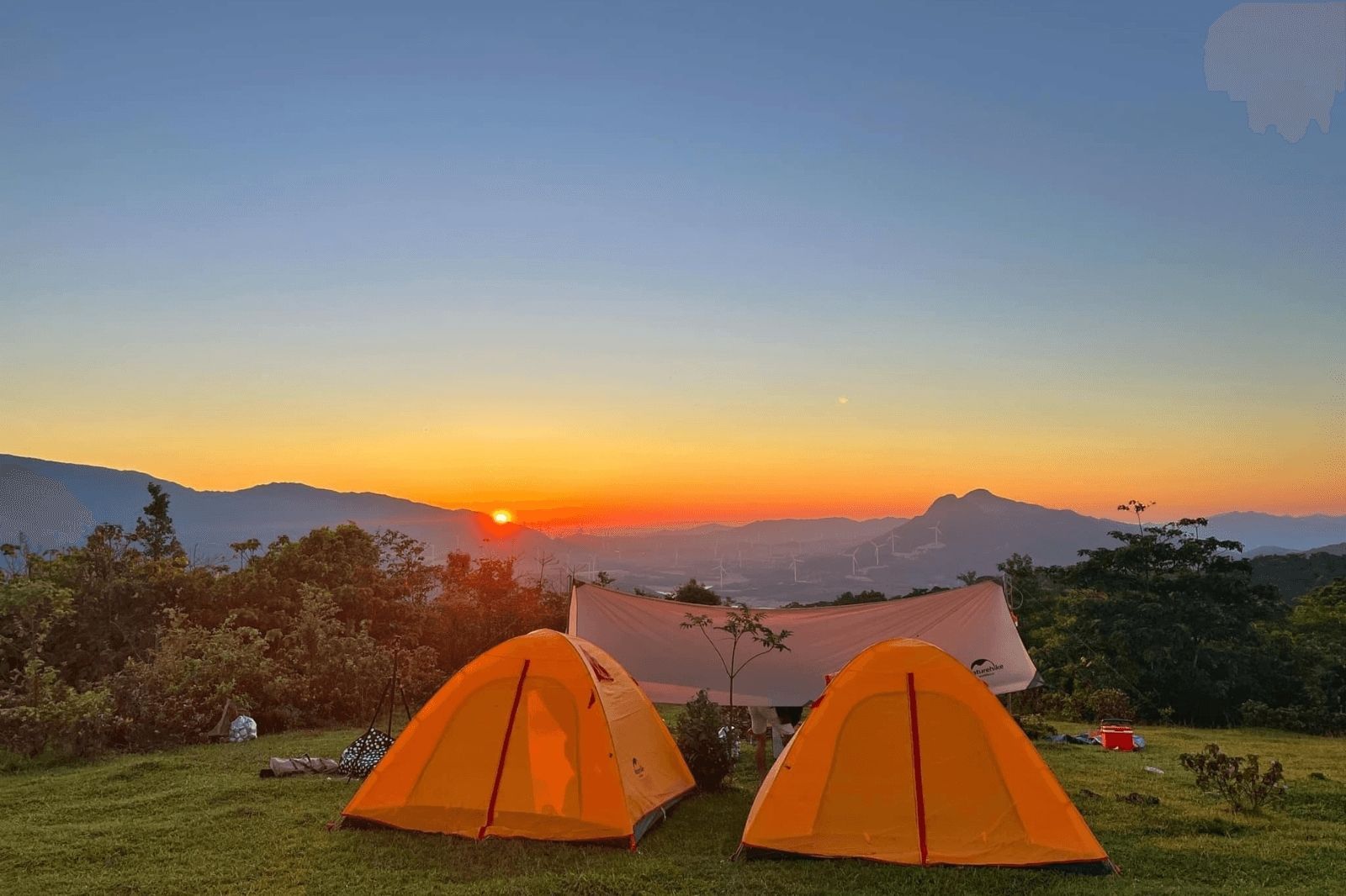 Mang theo đồ cắm trại