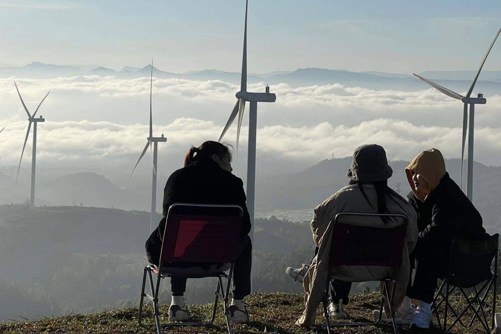 Mang theo mũ và áo khoác khi đi săn mây