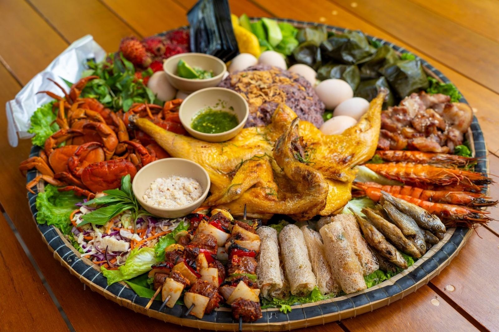 Mẹt ẩm thực ở khu du lịch Khe Nước Lạnh