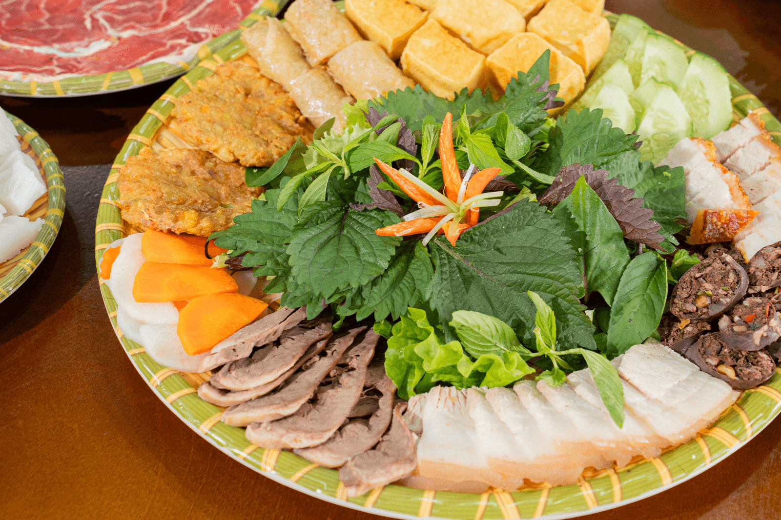 Mẹt bún đầy đủ topping