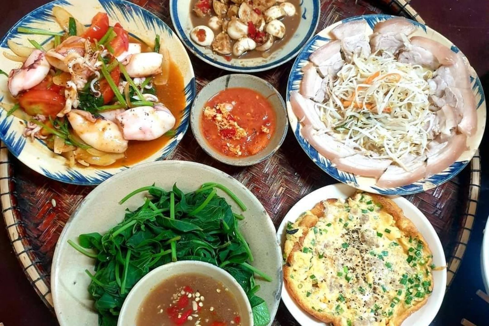 Mẹt cơm nhà Nâu