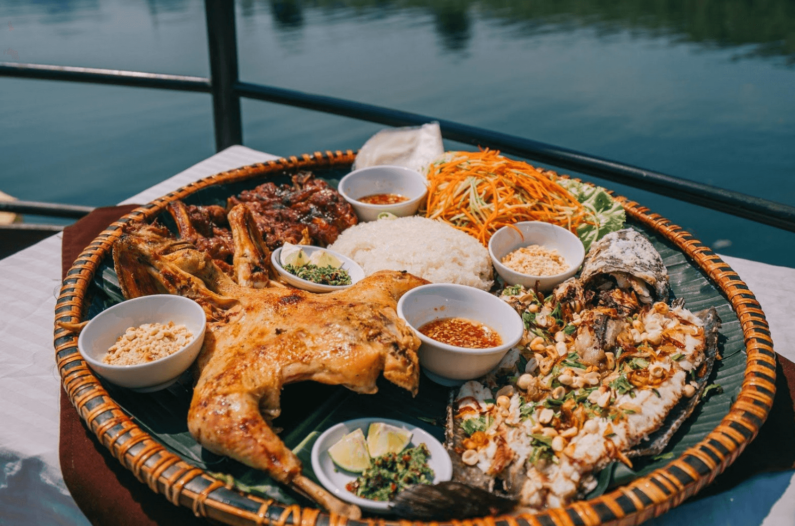 Mẹt gà nướng trứ danh phải thử khi đến Phong Nha