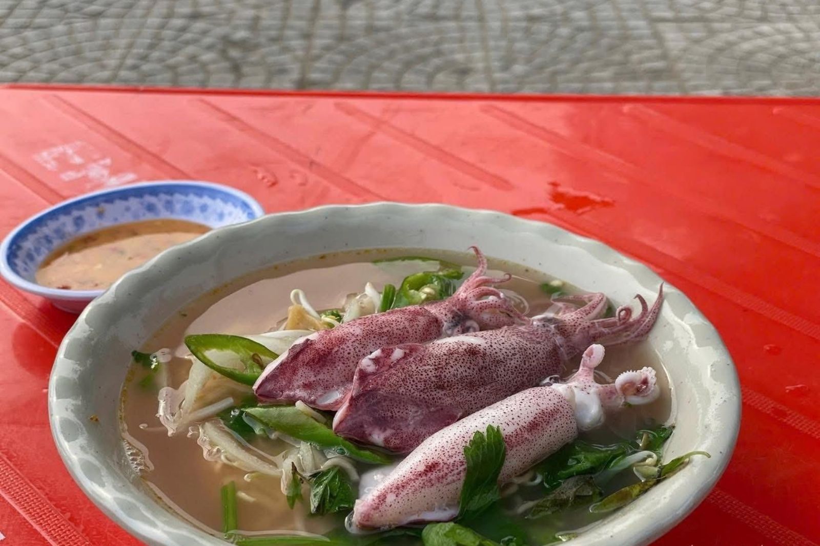 Mì tôm mực là món ăn đơn giản