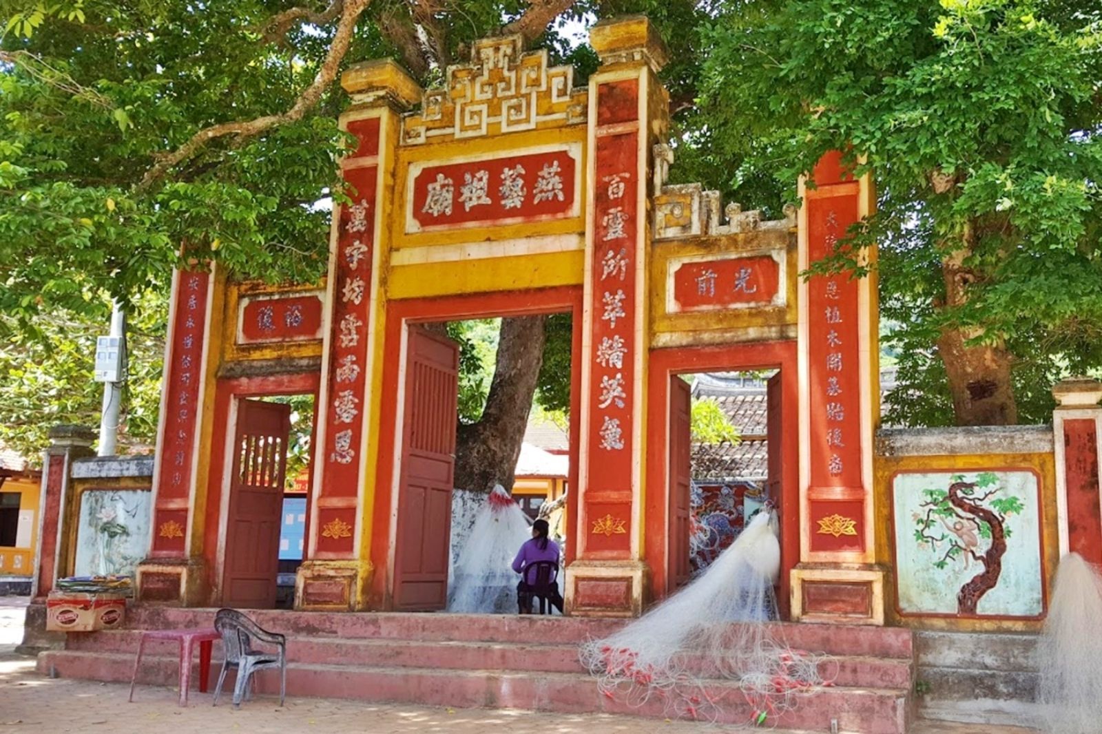 Miếu thờ nơi diễn ra lễ giỗ tổ nghề Yến sào 