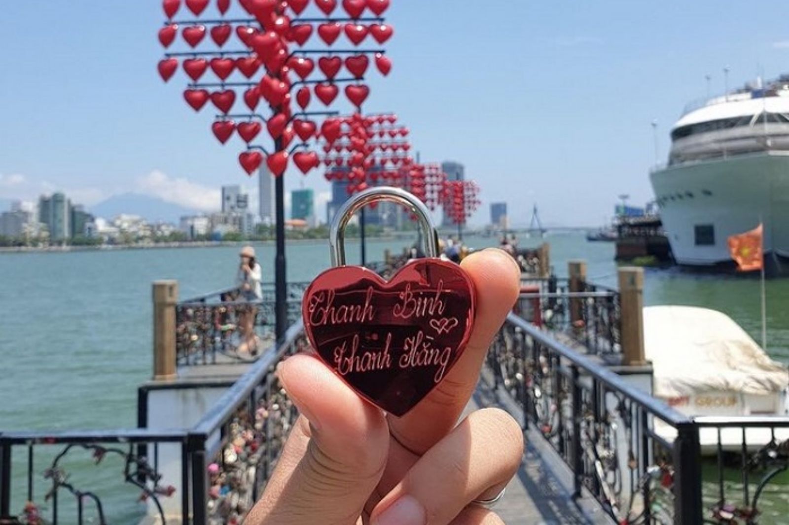 Trải nghiệm móc khóa tình yêu cùng người thương