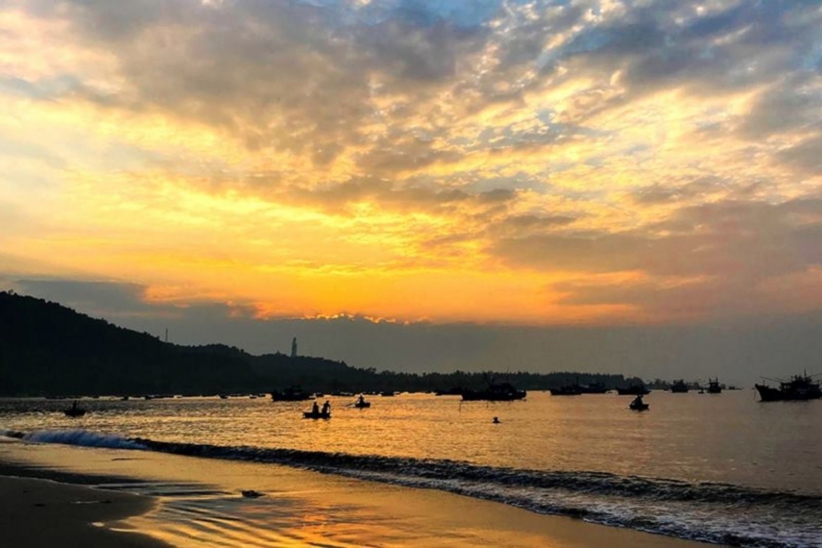 Mỗi sớm mai ở làng chài Thọ Quang