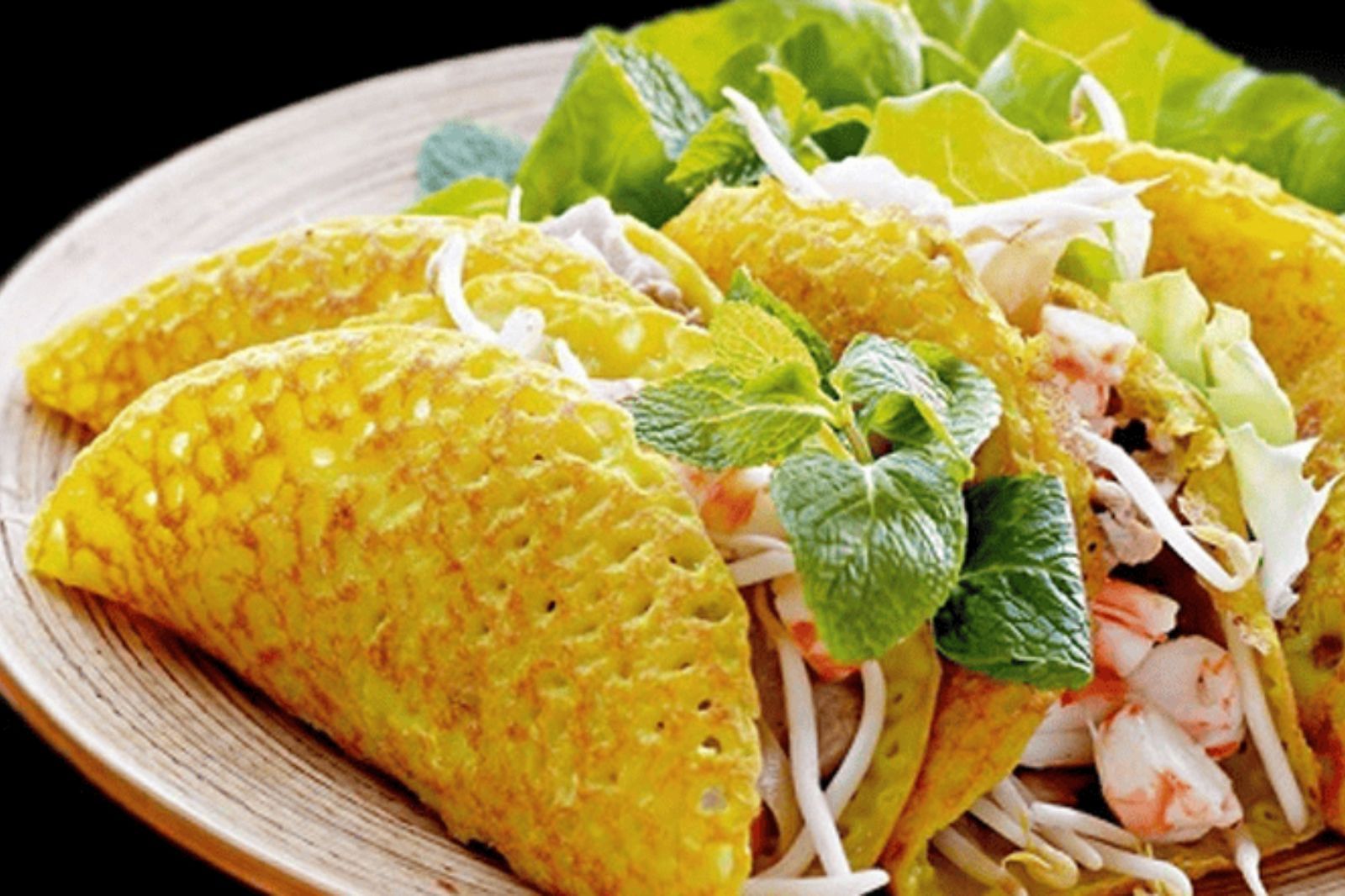 Món ăn dân dã và thường được ví như "phiên bản bánh xèo" của miền Trung