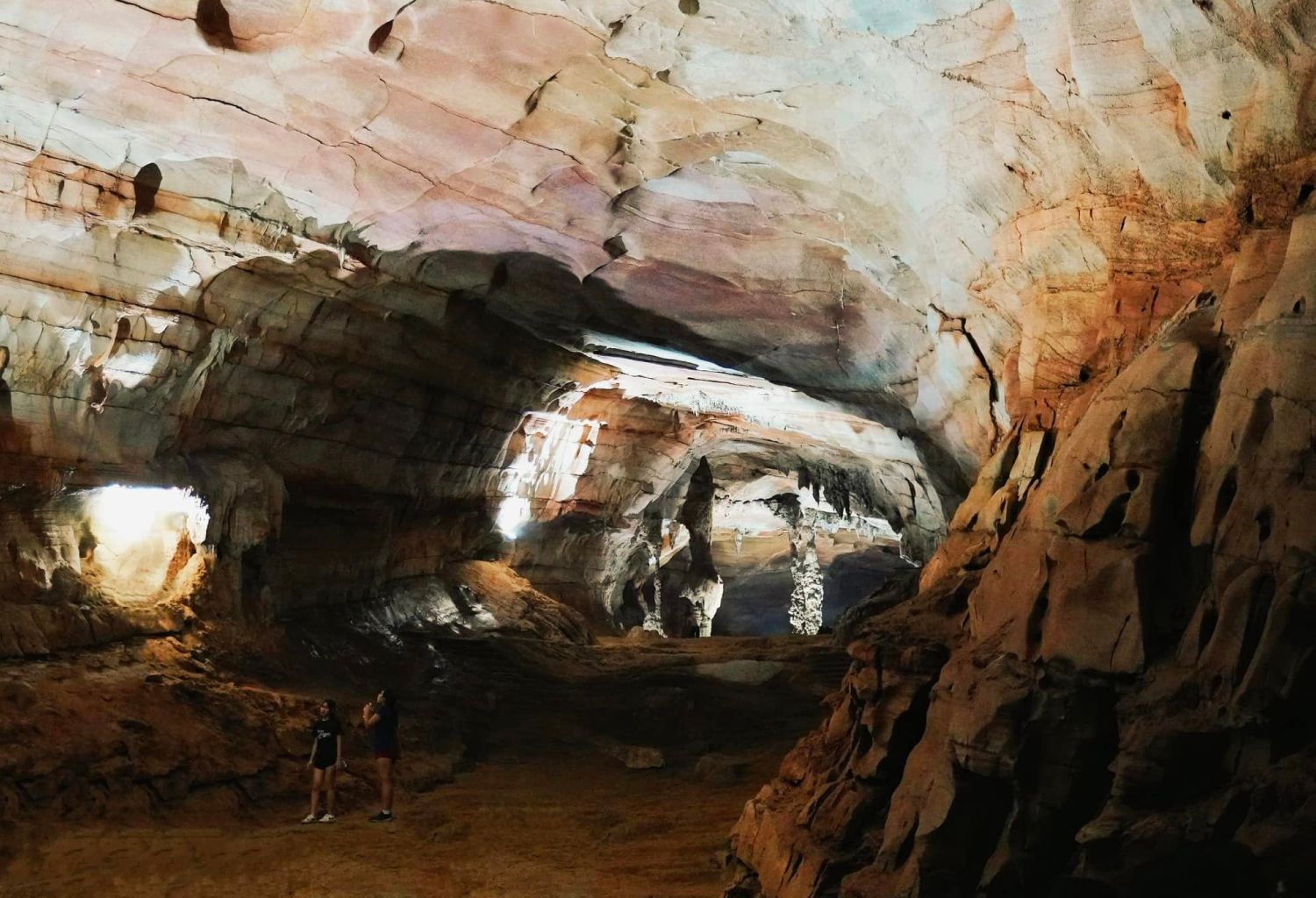 Bên trong lòng Động Phong Nha