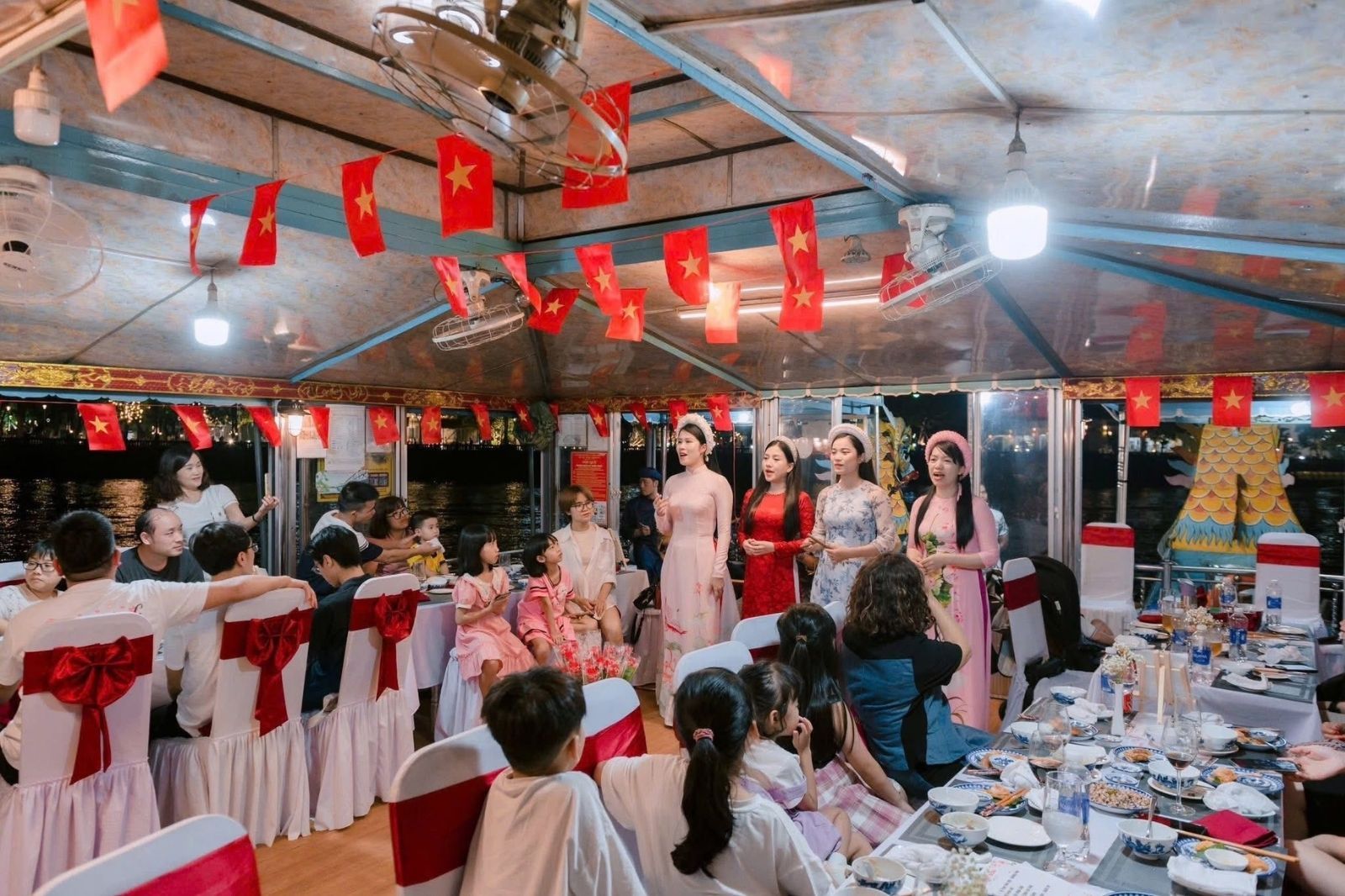 Một buổi biểu diễn ca Huế thường kéo dài 60 phút