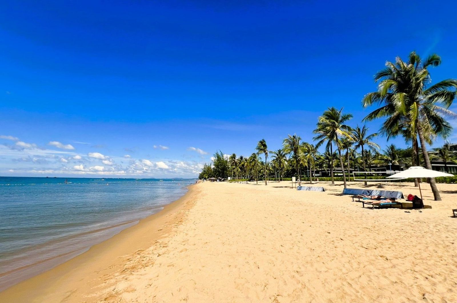 Mùa khô là khoảng thời gian đẹp nhất ở Bãi Trường