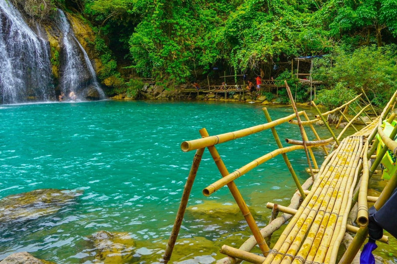 Mùa khô là thời điểm lý tưởng để đi thác Tà Puồng