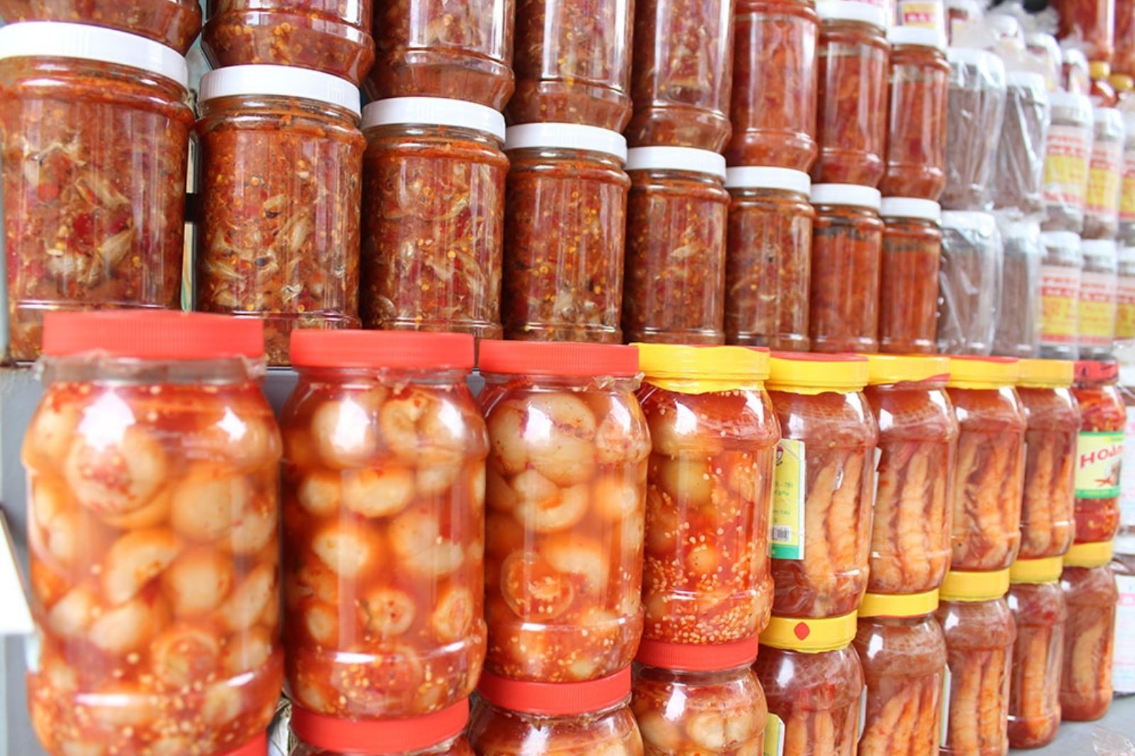 Mua mắm ở chợ hoặc các cửa hàng đặc sản  