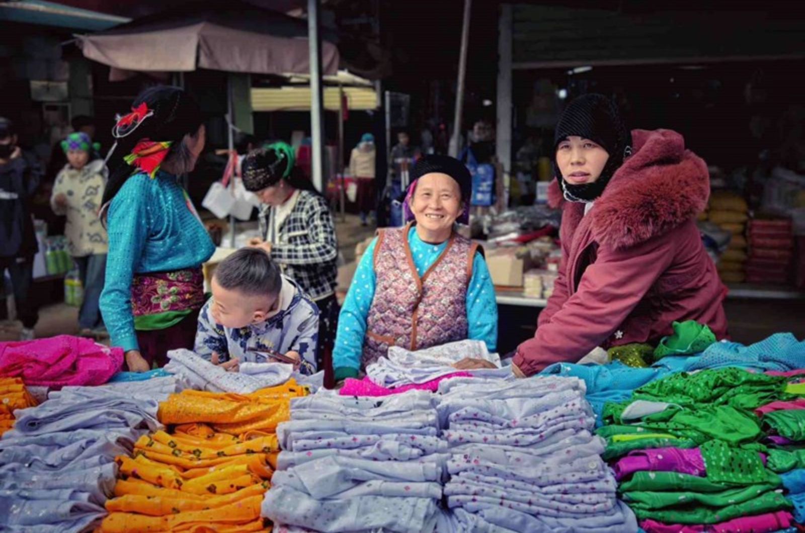 Compras de brocados y artesanías tradicionales