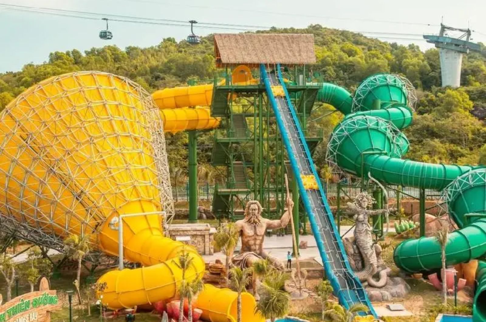 Mua vé để trải nghiệm các trò chơi ở Aquatopia Water Park