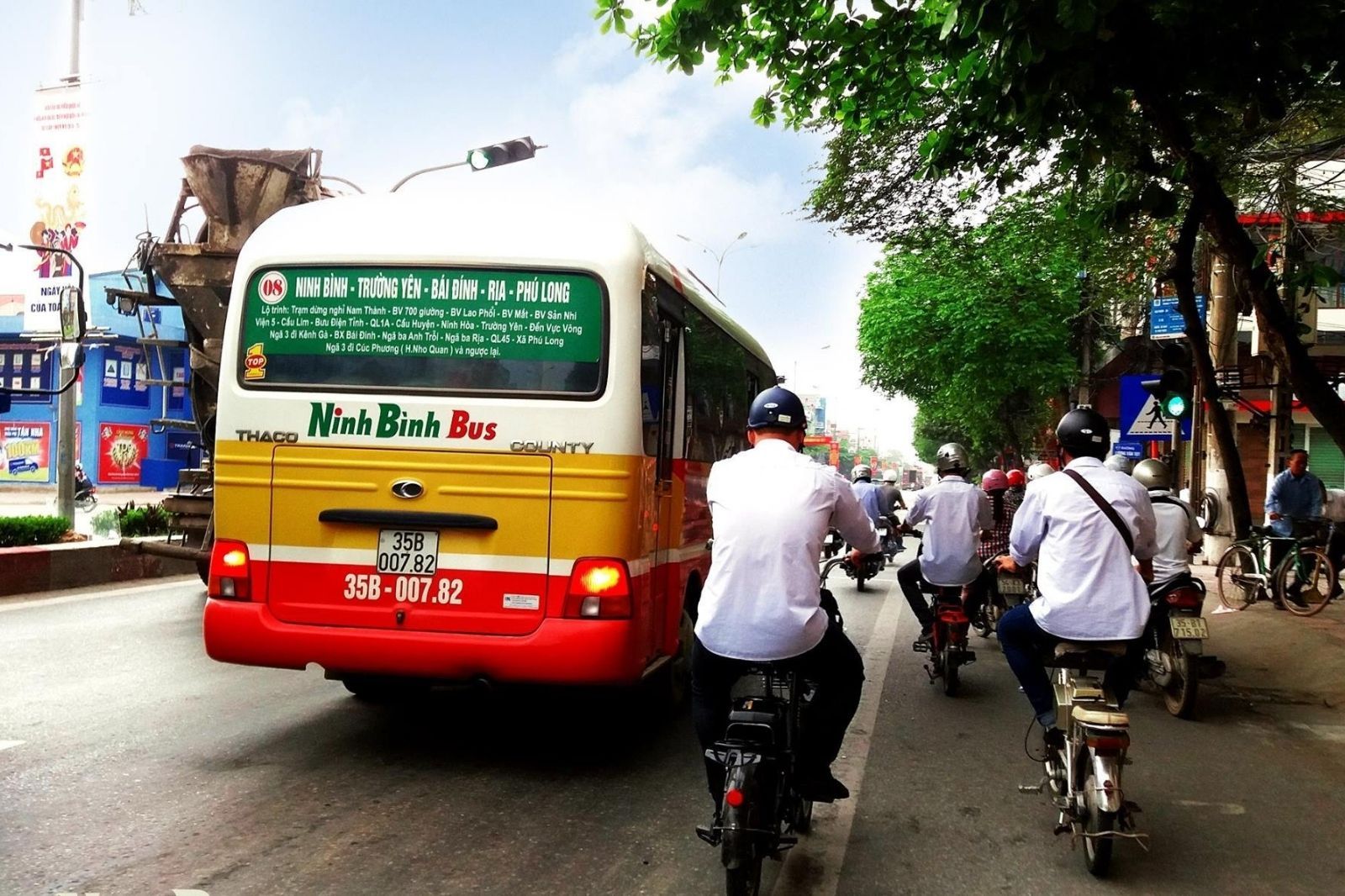 Mua vé xe buýt trực tiếp khi lên xe 