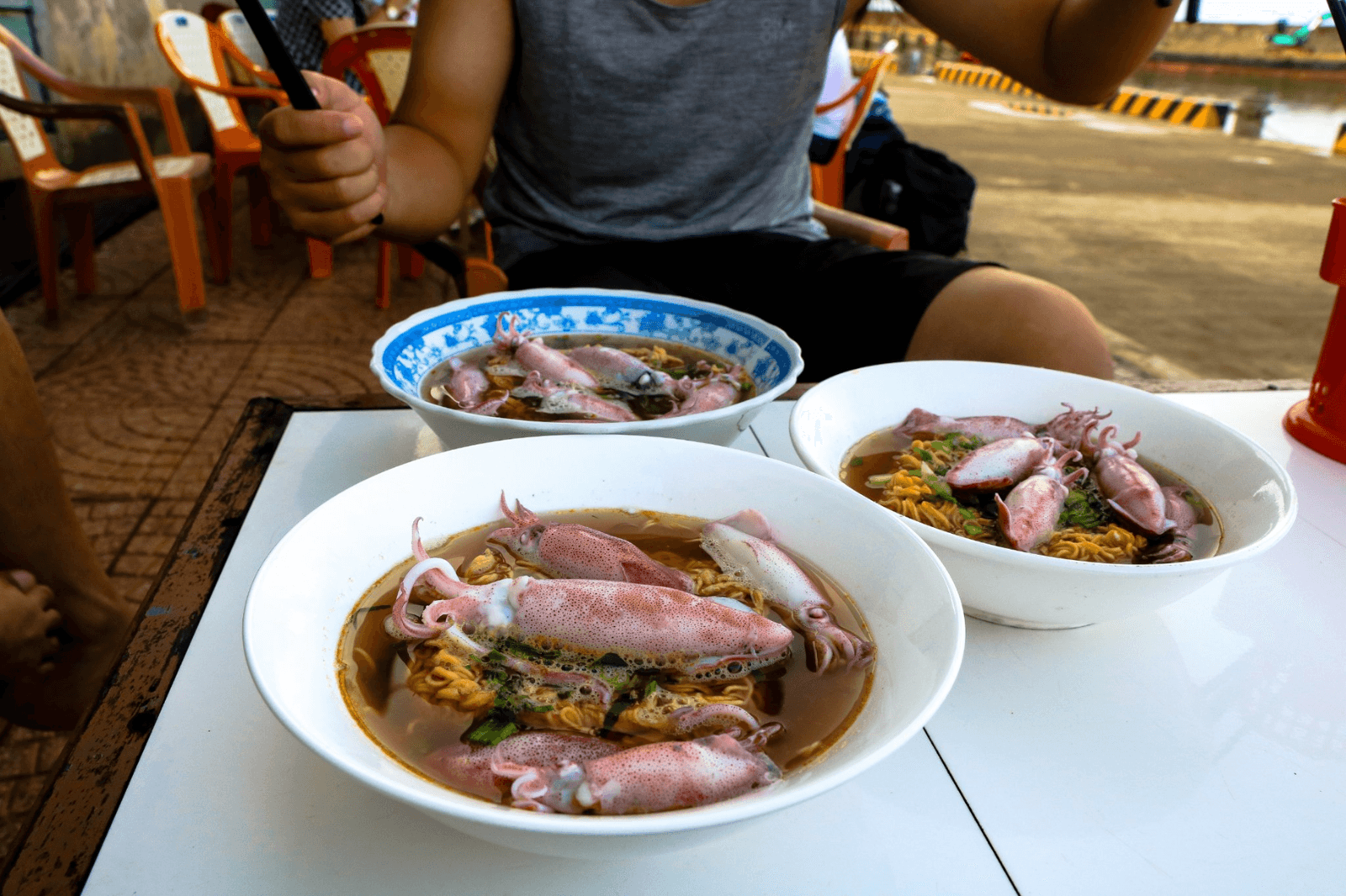 Mỳ tôm mực ở trên đảo 