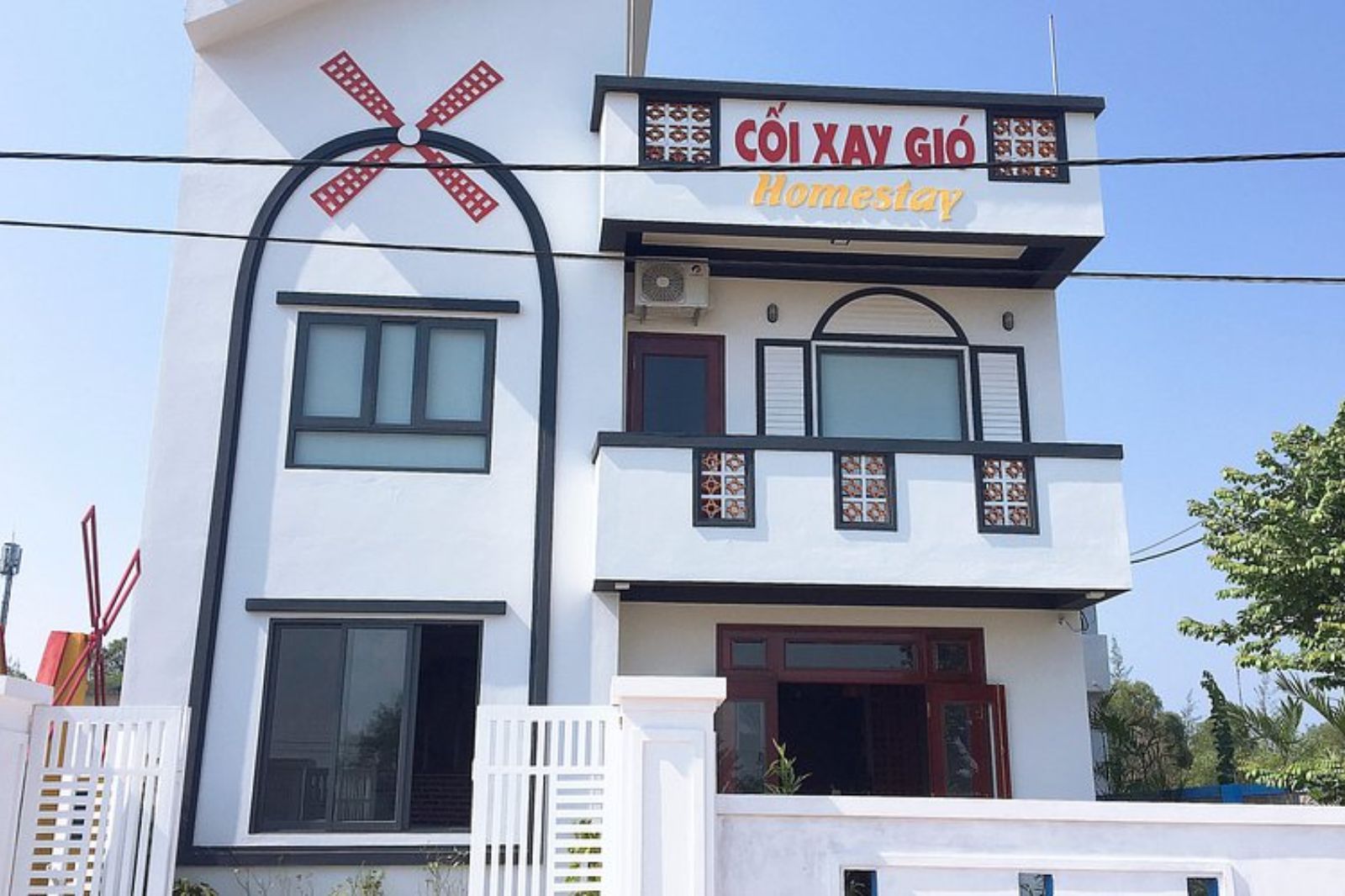 Nằm gần biển Bảo Ninh, Cối Xay Gió cũng là lựa chọn được ưu tiên