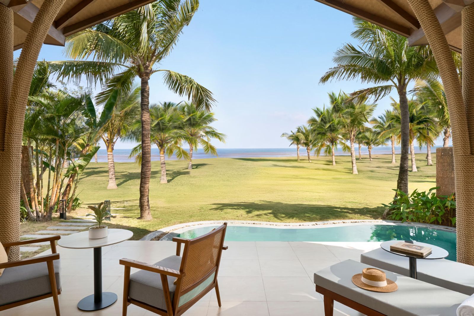 Nằm ngay trên bán đảo Bảo Ninh, voco Quang Binh Resort là lựa chọn tuyệt vời