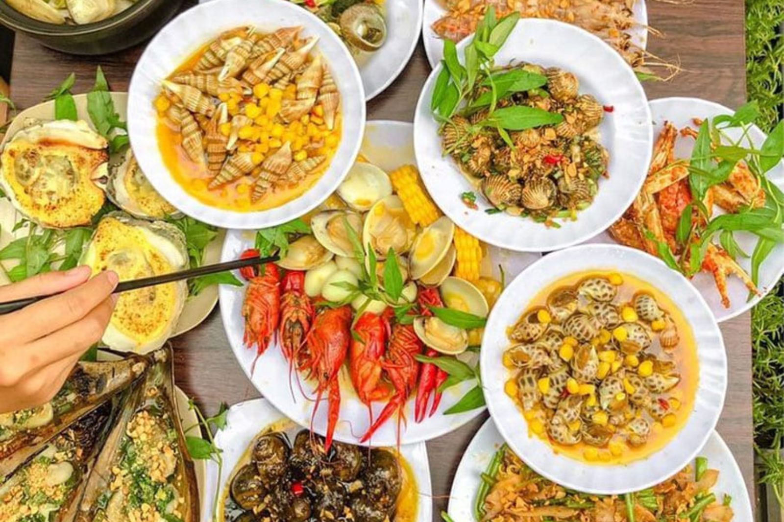 Nền ẩm thực tươi ngon, đậm đà hương vị biển cả khiến du khách xiêu lòng