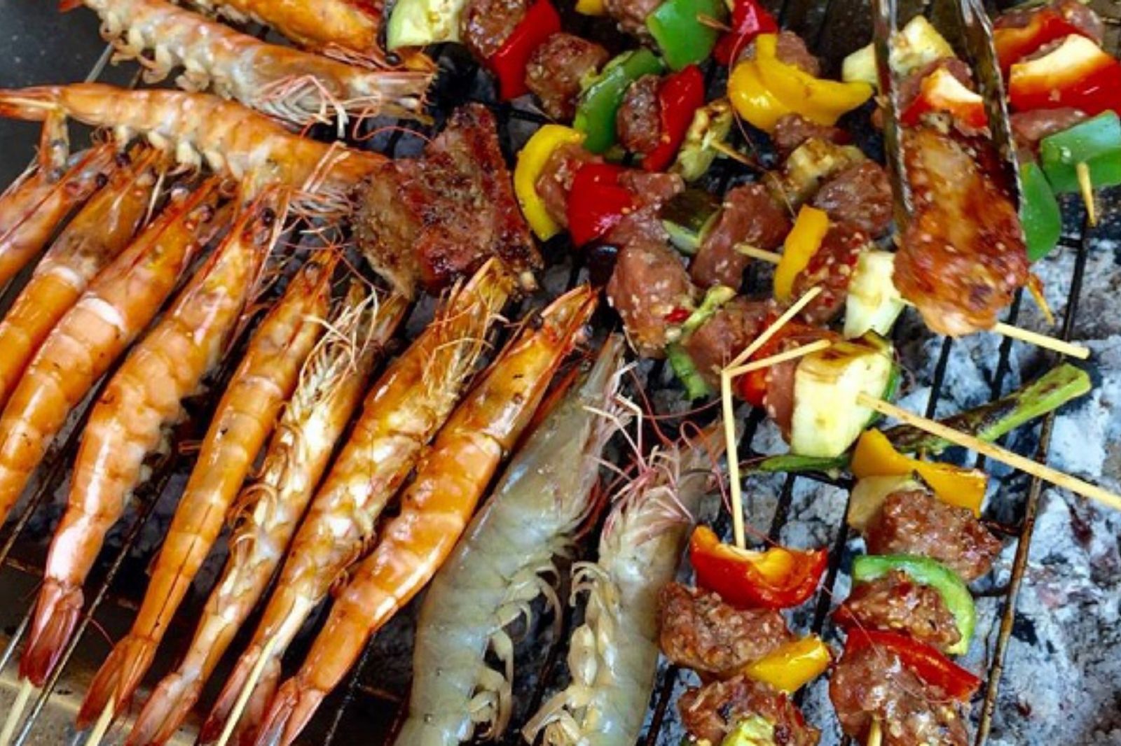 Nên chuẩn bị một ít tiền mặt khi ăn đêm