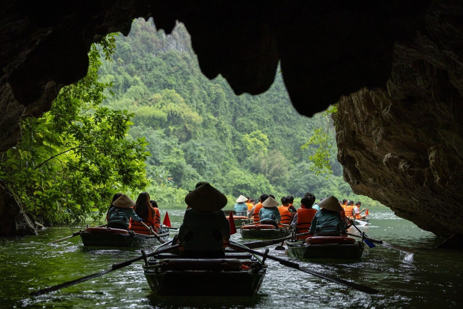 Nên đặt vé sớm để tiết kiệm thời gian 