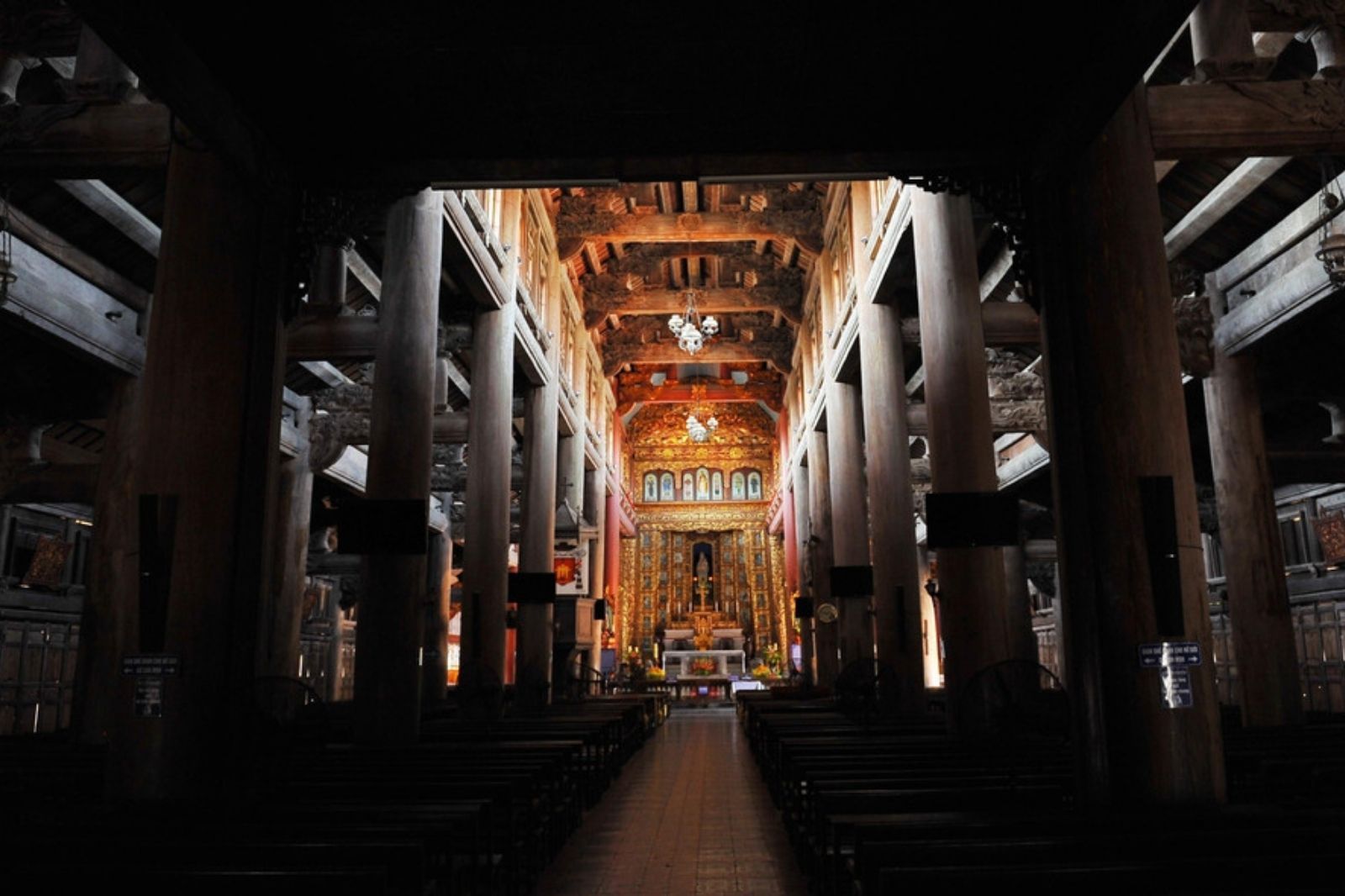 Nên mặc trang phục trang nghiêm khi dự thánh lễ 