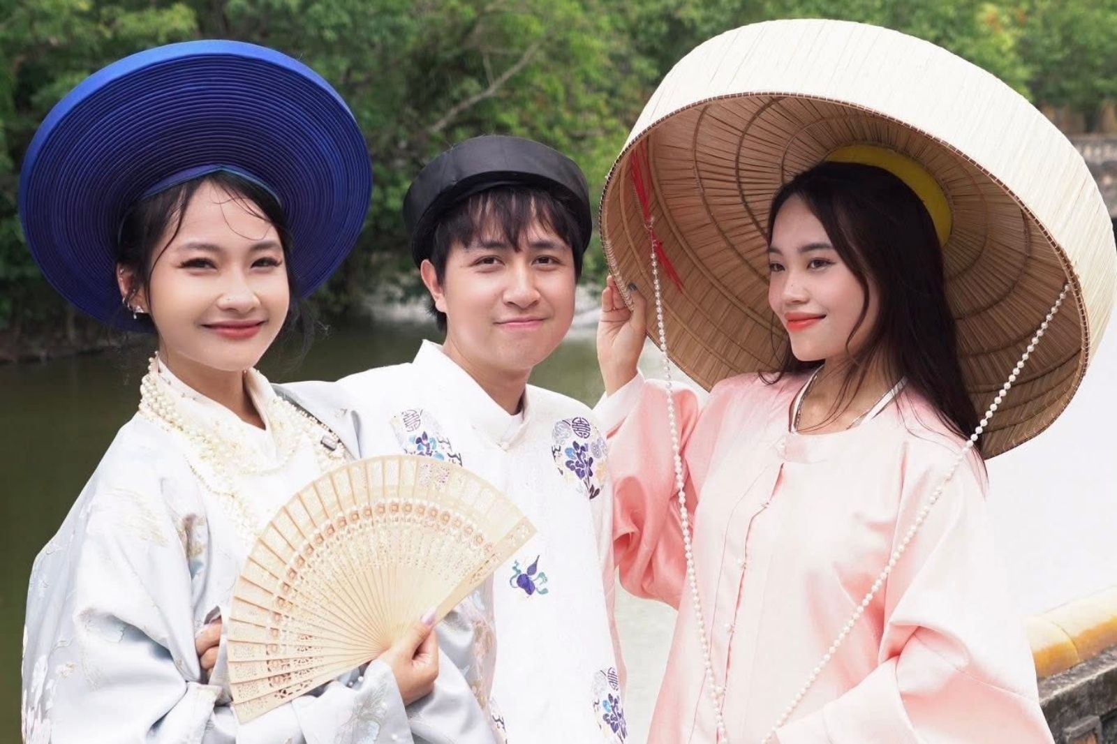 Nên mang theo quạt nhỏ cầm tay