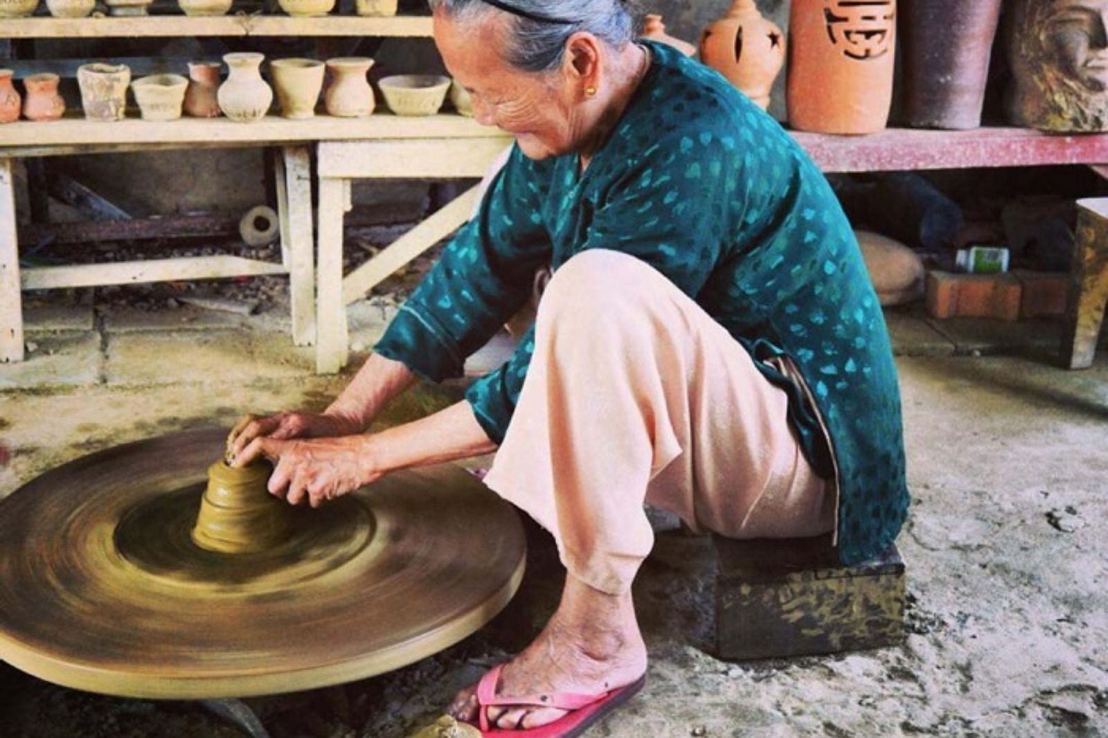 Nghệ nhân làm gốm ở Thanh Hà 