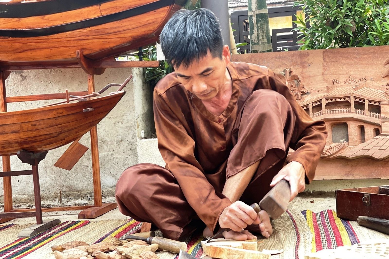 Nghệ nhân làm mộc ở Kim Bồng 