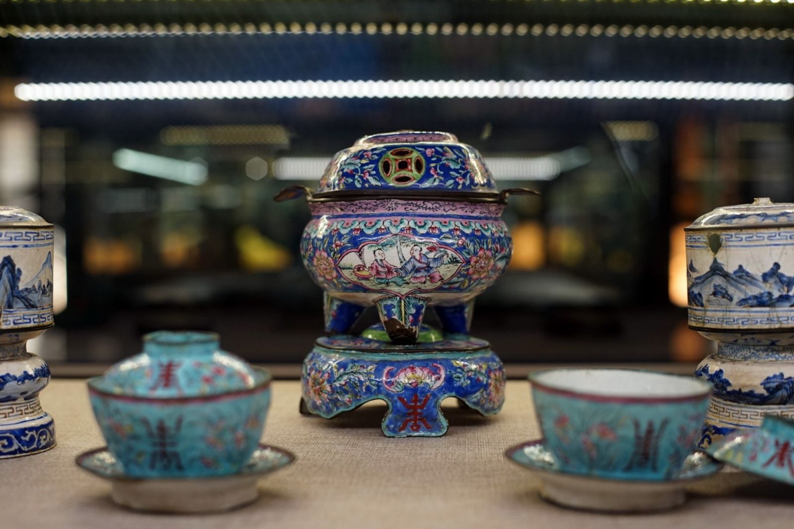 Nghệ thuật Pháp Lam là một di sản văn hóa đặc sắc của Triều Nguyễn 