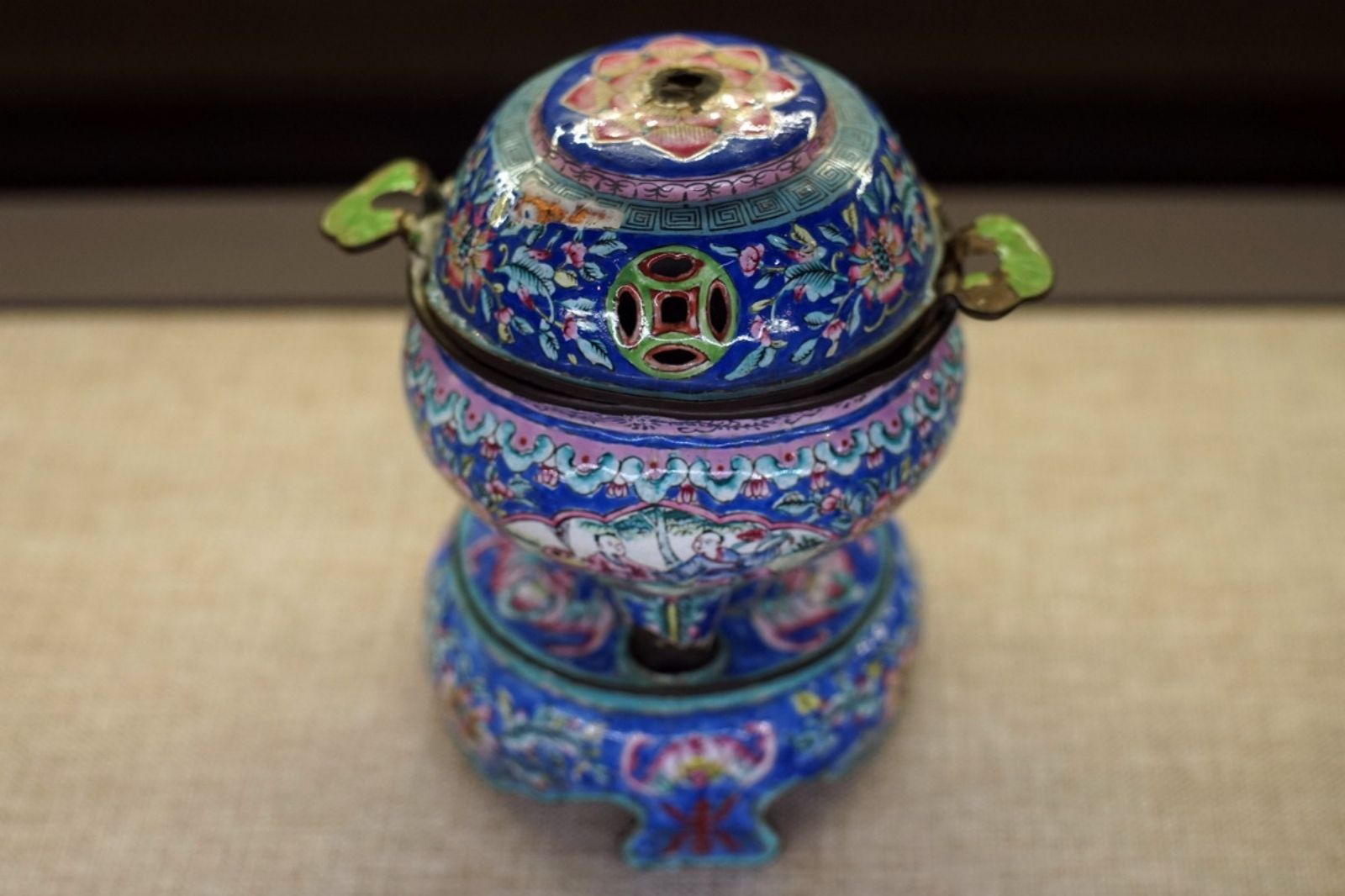 Nghệ thuật Pháp Lam tinh xảo của Triều Nguyễn 