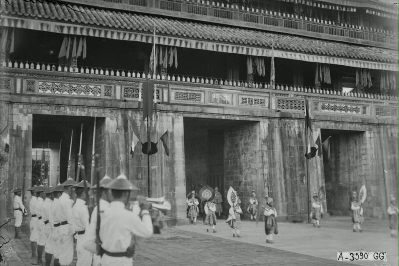 Ngọ Môn được xây dựng vào năm 1833 dưới thời vua Minh Mạng