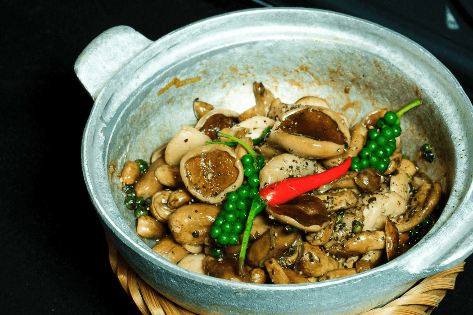 Ngoài ra nấm tràm còn được chế biến thành nhiều món khác nhau