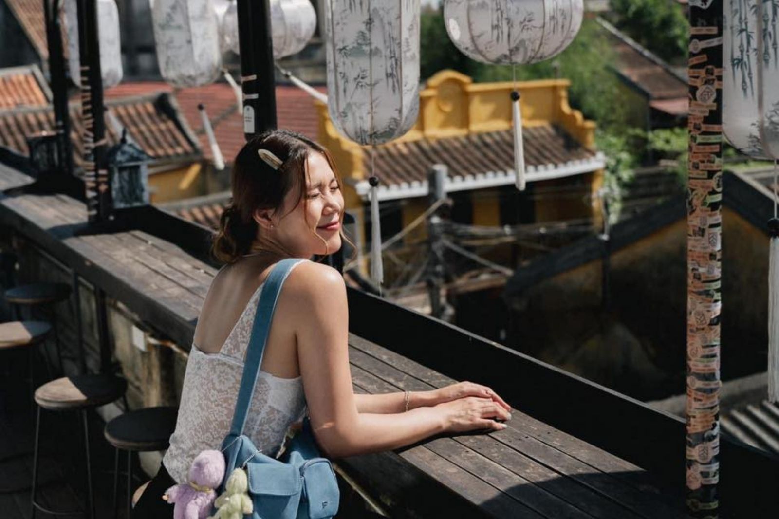 Ngồi cà phê ngắm đường phố ở Faifo Coffee 