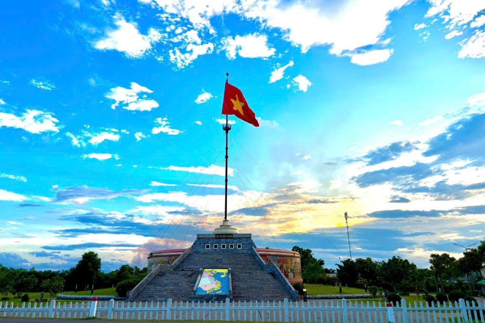 Ngọn lửa thắp sáng niềm tin và ý chí dân tộc