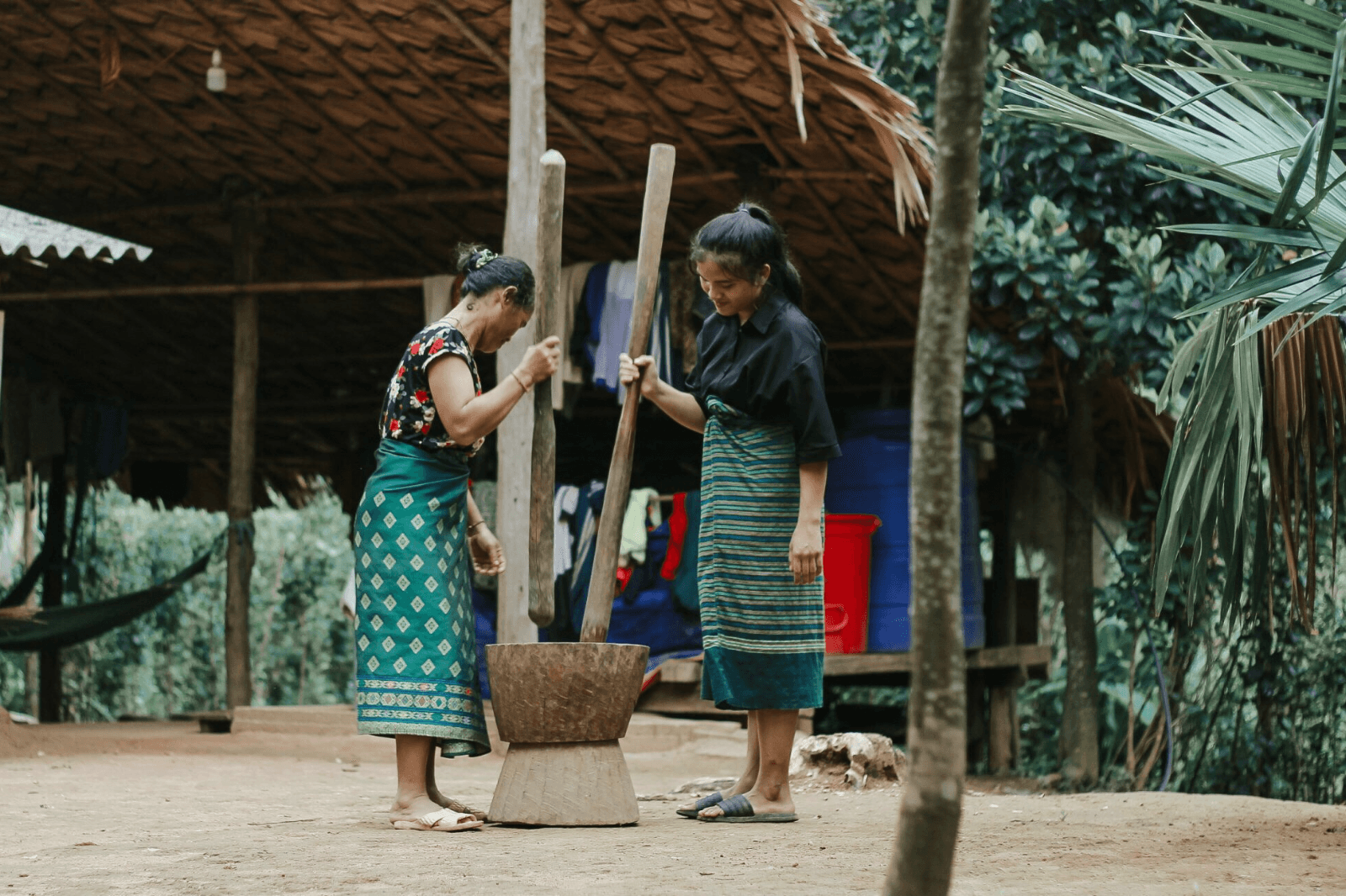 Người dân sinh sống gần hang Rục Mòn