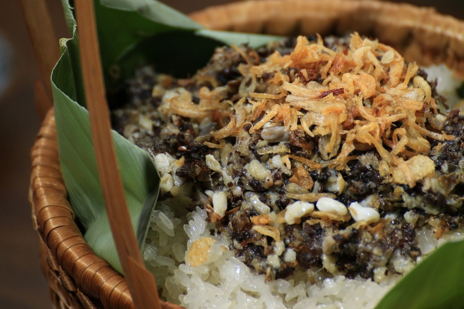 Xôi trứng kiến gắn liền với ẩm thực dân tộc