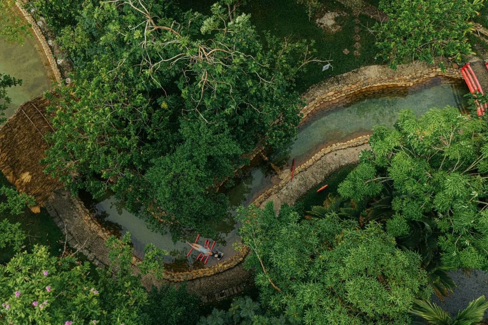 Nguồn suối khoáng tự nhiên với nhiệt độ lên đến 70 độ C