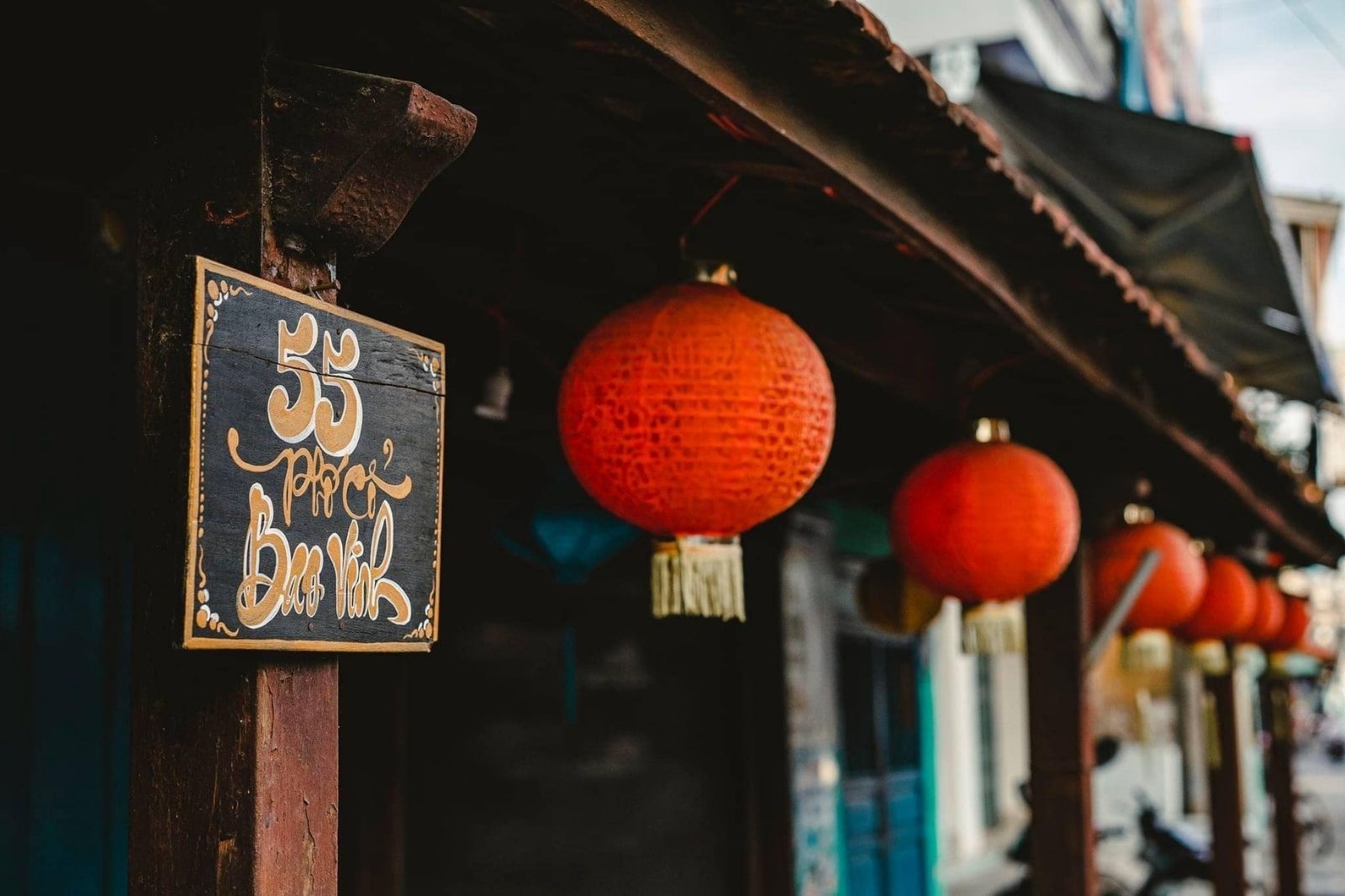 Phố cổ Bao Vinh vẫn giữ được nét trầm mặc với những ngôi nhà cổ