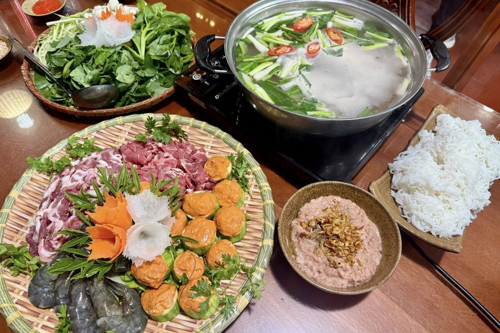 Nhà Hàng Tam Gia Trang